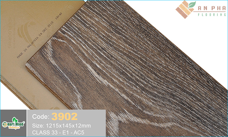 Sàn gỗ Smartwood 3901 chống nước, độ bền chịu lực AC5, Bảo hành 15 năm. Kích thước (Dài x rộng) : 1215 x 145 mm, Độ dày : 12 mm, Hộp : 6 miếng = 1.06 m2 /Hộp. Vân màu hiện đại pha nét truyền thống, đầy nét cá tính và năng động. Màu sắc gần gũi thân thiện, có lợi cho sức khỏe.