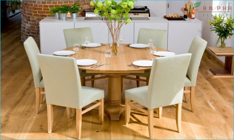 Chọn bàn ăn có hình tròn hoặc hình vuông để hợp phong thủy cho nhà bếp